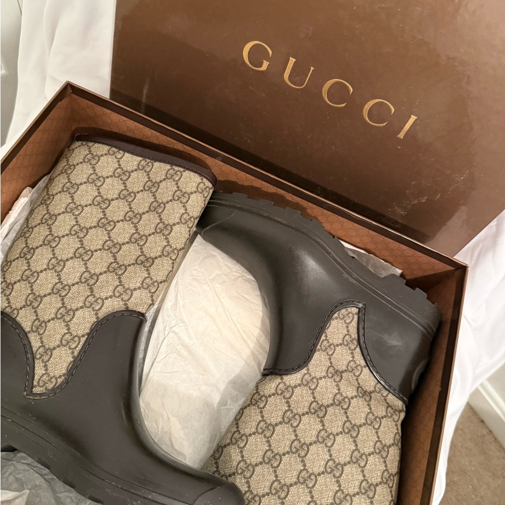 Gucci rain boots tan with fur inside